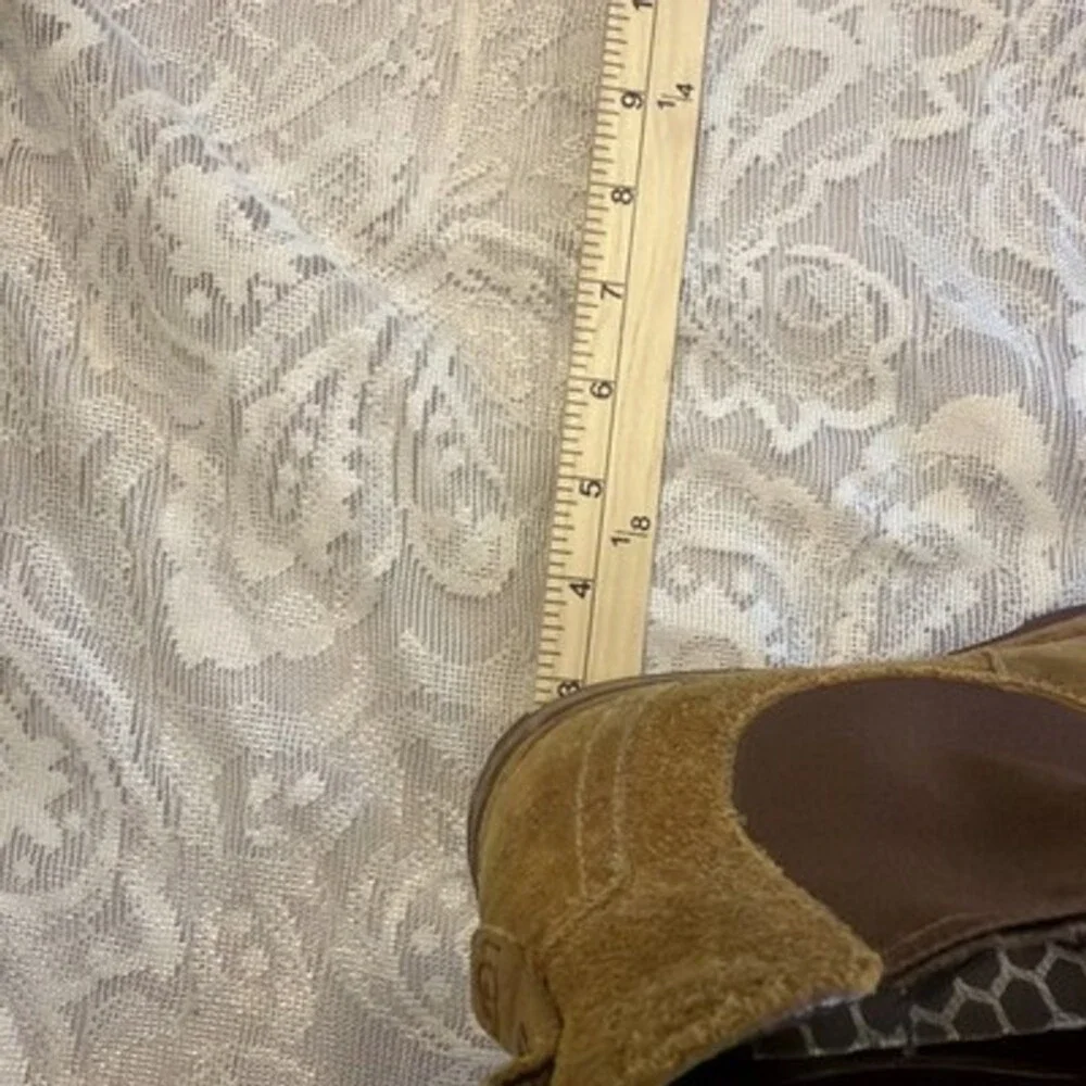 UGG Boots Chelsea Men’s 11 Well Worn. Pics Show Heel Wear. Great Work Boots